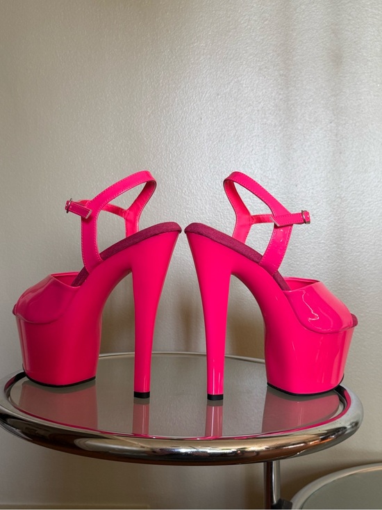 Pleaser Shoes - Pleaser Sky-309UV Neon Hot Pink Platform Heels | UV Reactive Glow | Women’s 10
